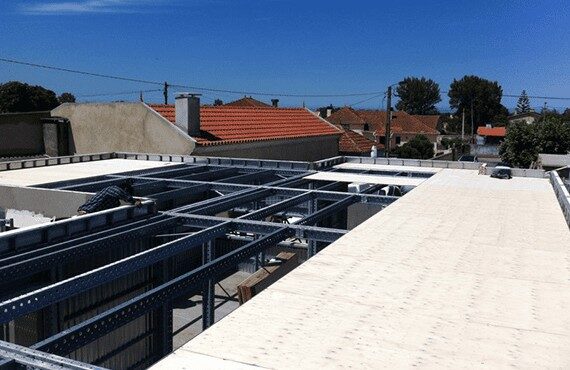 MONTAJE DE LAS VIGAS DEL TECHO